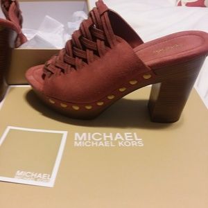 MICHAEL KORS cinnamon mules